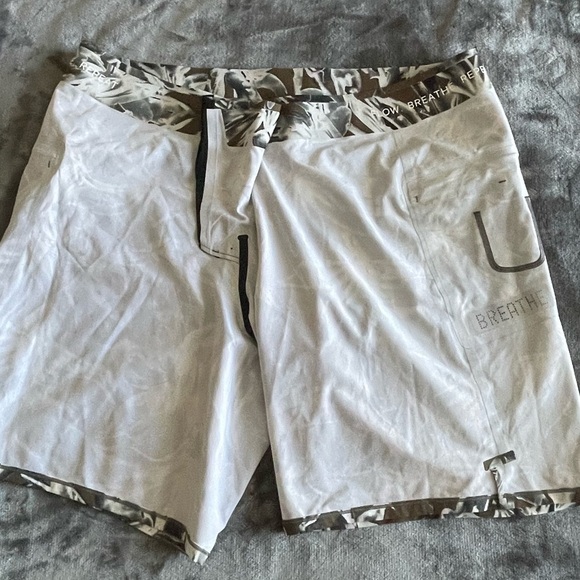 Lululemon Current State Board Short 9" Men’s 38 Botanical Multi Hawaiii NWOT - Picture 10 of 11